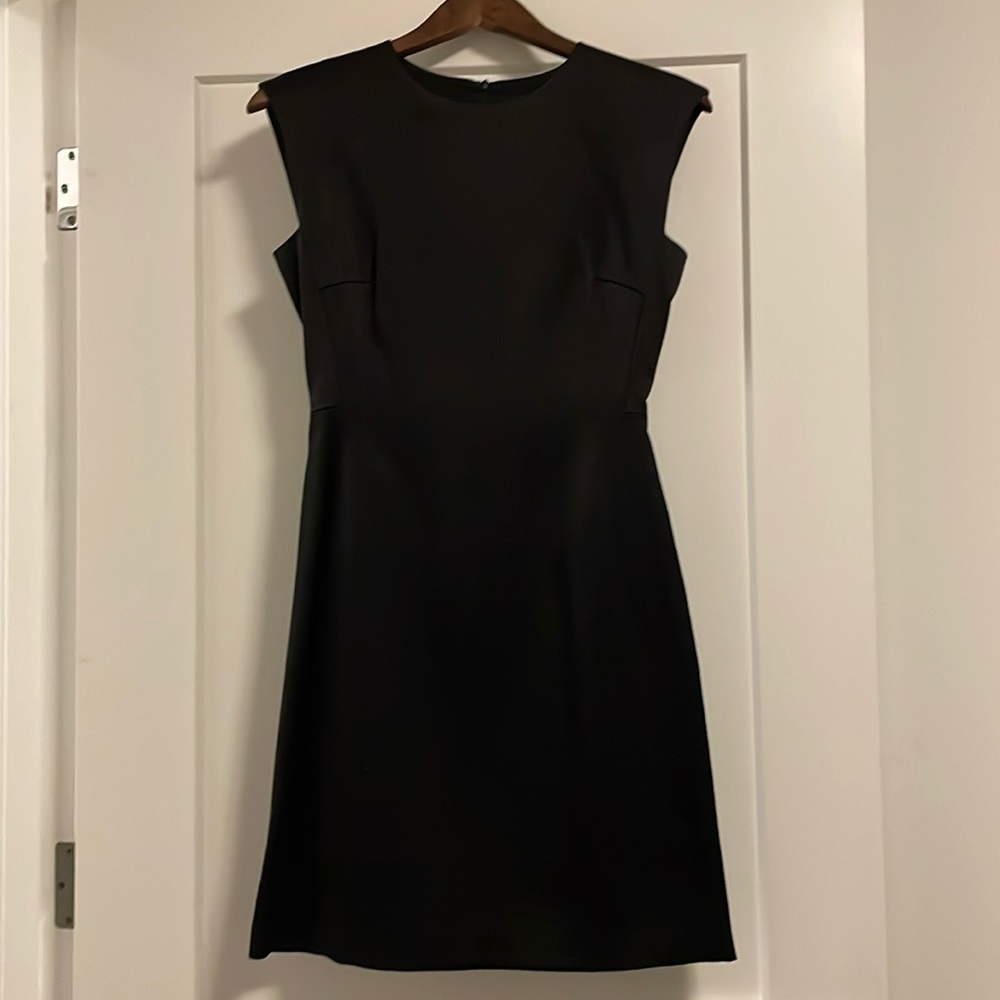 Theory Structured Fitted black Dress. Size 0. Textured black silky material